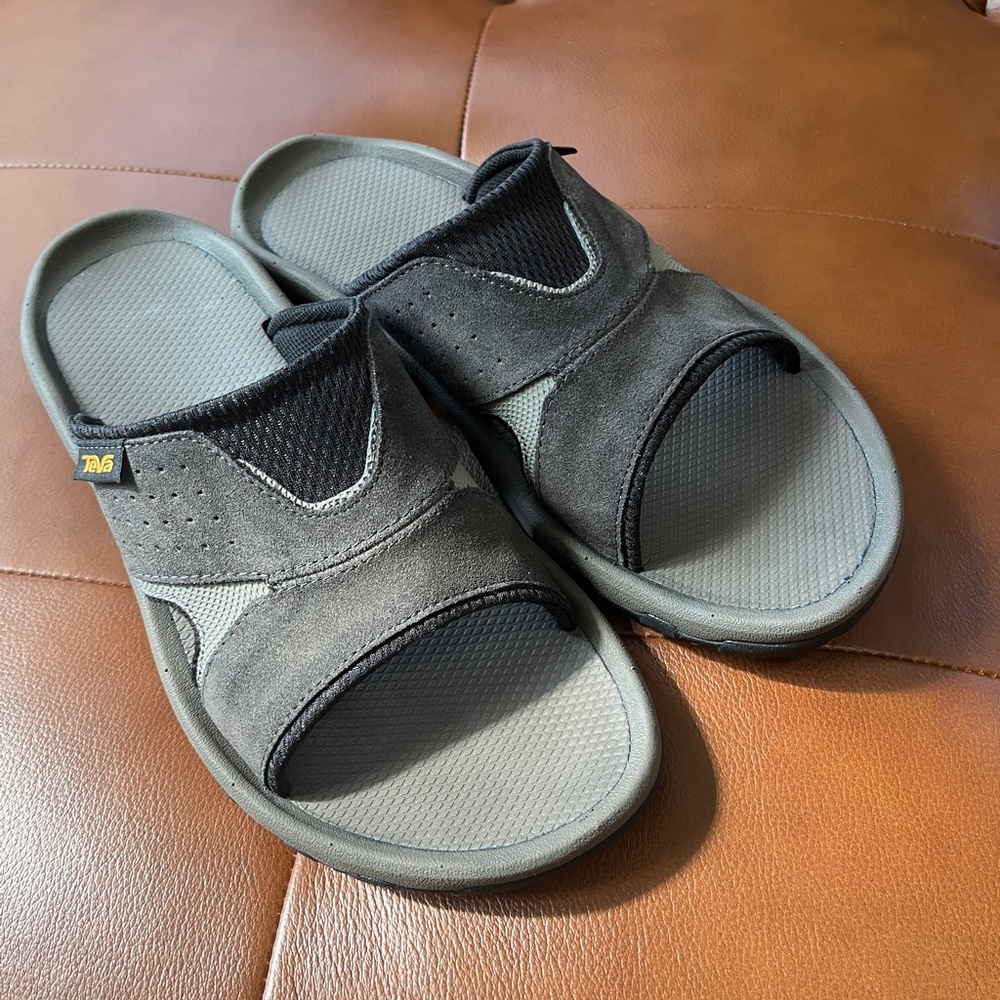 Men's Teva slides in Grey